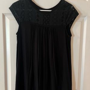 Short sleeve loose fit & flattering black top. Size small. Merona brand